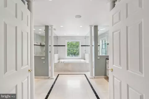 Entry Way - 932 Woburn Ct, Mclean, VA 22102 photo 9 of 12
