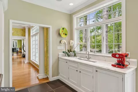 Kitchen - 932 Woburn Ct, Mclean, VA 22102 photo 3 of 5