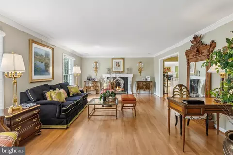 Living - 932 Woburn Ct, Mclean, VA 22102 photo 1 of 3