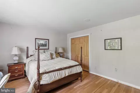 Bedroom - 932 Woburn Ct, Mclean, VA 22102 photo 6 of 8