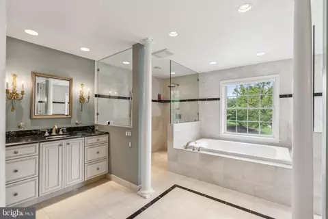 Bath - 932 Woburn Ct, Mclean, VA 22102 photo 3 of 8