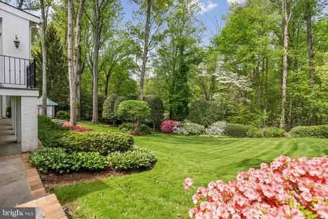 Exterior - 932 Woburn Ct, Mclean, VA 22102 photo 20 of 25