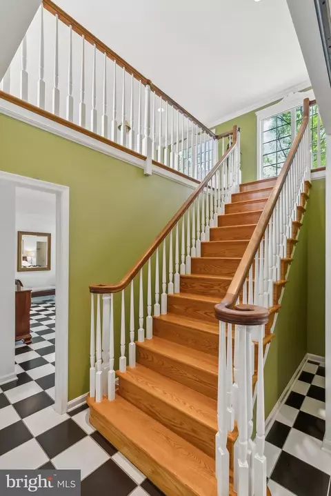 Entry Way - 932 Woburn Ct, Mclean, VA 22102 photo 11 of 12