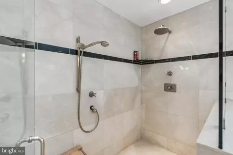 Bath - 932 Woburn Ct, Mclean, VA 22102 photo 2 of 8