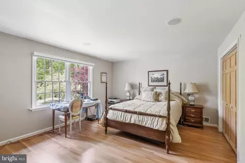 Bedroom - 932 Woburn Ct, Mclean, VA 22102 photo 7 of 8