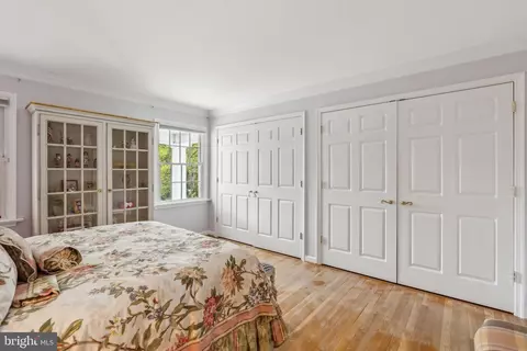 Bedroom - 932 Woburn Ct, Mclean, VA 22102 photo 3 of 8