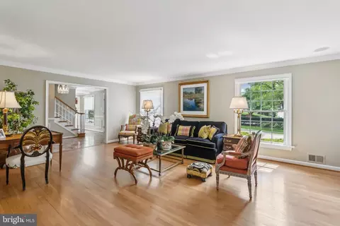 Living - 932 Woburn Ct, Mclean, VA 22102 photo 2 of 3