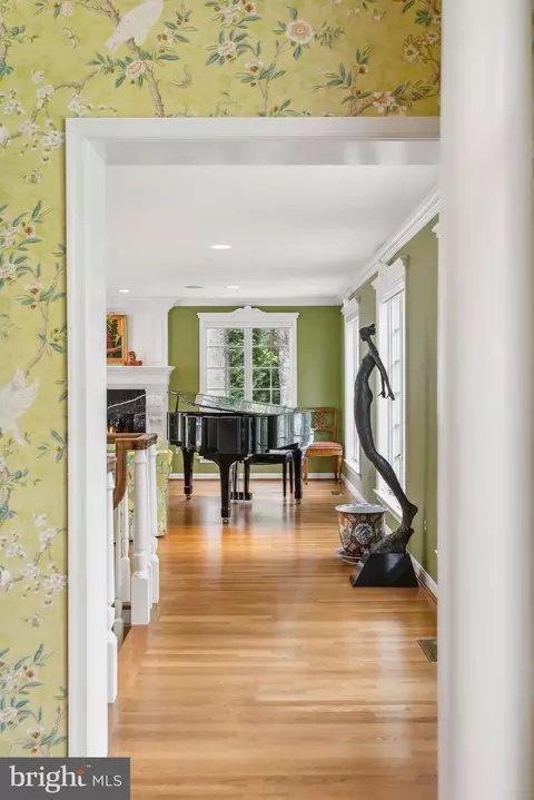 Entry Way - 932 Woburn Ct, Mclean, VA 22102 photo 5 of 12