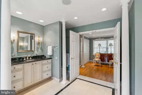 Entry Way - 932 Woburn Ct, Mclean, VA 22102 photo 8 of 12