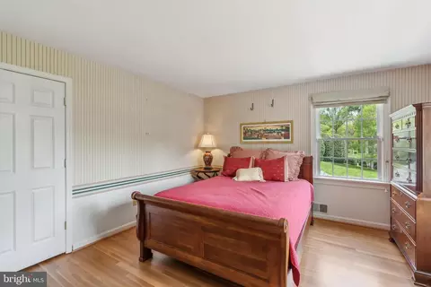 Bedroom - 932 Woburn Ct, Mclean, VA 22102 photo 4 of 8