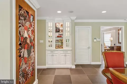Entry Way - 932 Woburn Ct, Mclean, VA 22102 photo 3 of 12