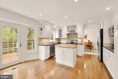 5963 Ranleigh Manor Dr, Mclean, VA 22101 photo 14
