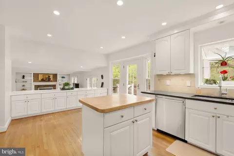 5963 Ranleigh Manor Dr, Mclean, VA 22101 photo 18