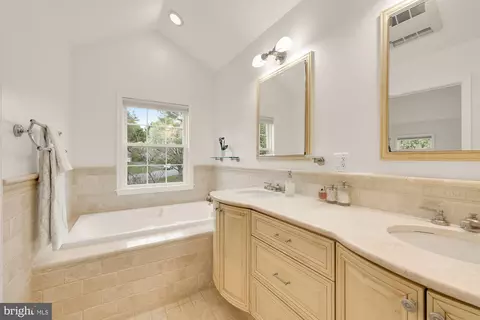 5963 Ranleigh Manor Dr, Mclean, VA 22101 photo 34