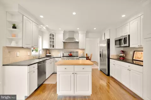 5963 Ranleigh Manor Dr, Mclean, VA 22101 photo 13