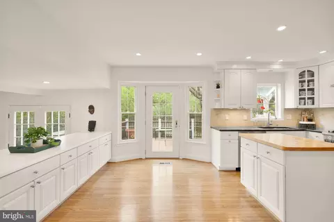 5963 Ranleigh Manor Dr, Mclean, VA 22101 photo 17
