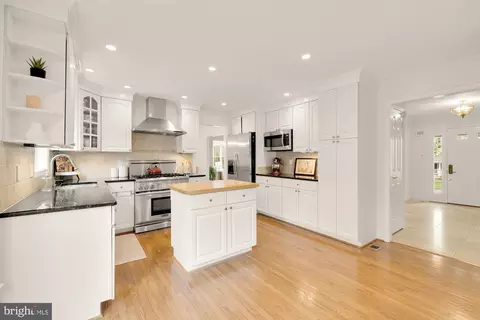 5963 Ranleigh Manor Dr, Mclean, VA 22101 photo 12