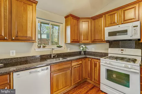 8618 Kenilworth Dr, Springfield, VA 22151 photo 15