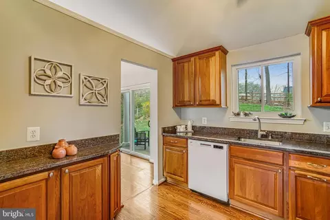 8618 Kenilworth Dr, Springfield, VA 22151 photo 17