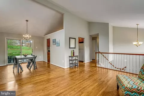 8618 Kenilworth Dr, Springfield, VA 22151 photo 6