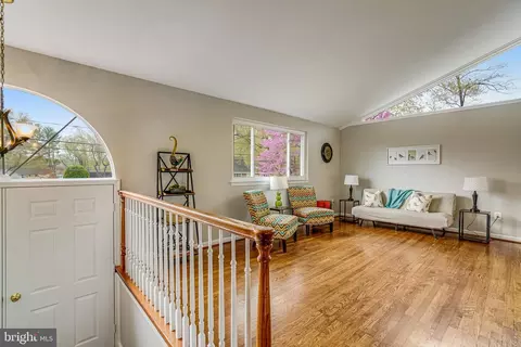 8618 Kenilworth Dr, Springfield, VA 22151 photo 2