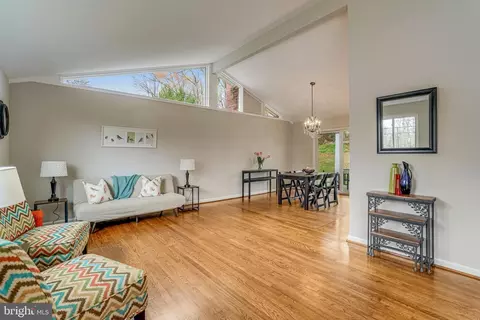8618 Kenilworth Dr, Springfield, VA 22151 photo 5