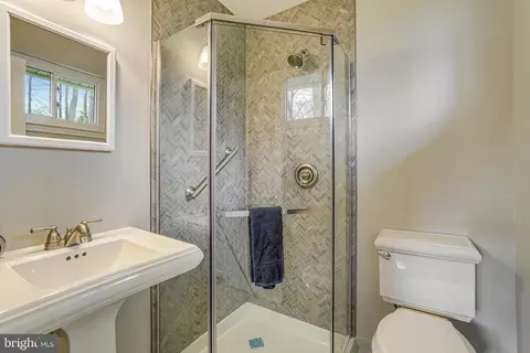 8618 Kenilworth Dr, Springfield, VA 22151 photo 31