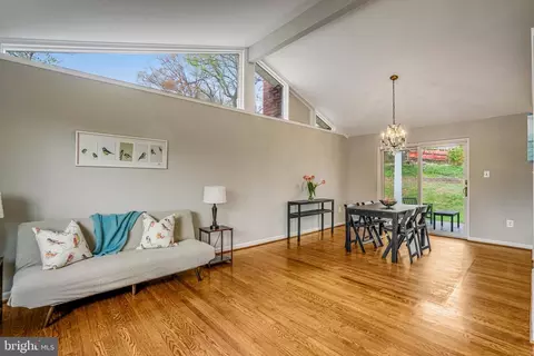 8618 Kenilworth Dr, Springfield, VA 22151 photo 9