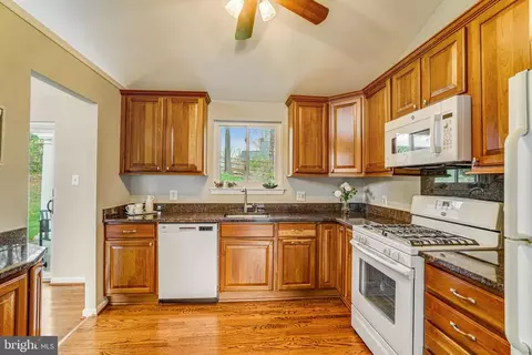 8618 Kenilworth Dr, Springfield, VA 22151 photo 16