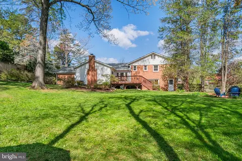 6515 Walters Woods Dr, Falls Church, VA 22044