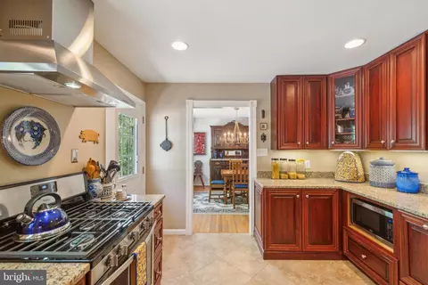 6919 Gillings Rd, Springfield, VA 22152 photo 12