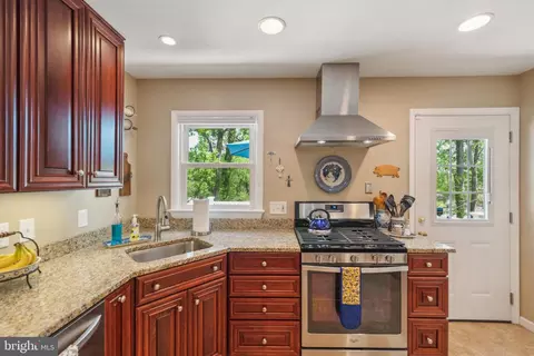 6919 Gillings Rd, Springfield, VA 22152 photo 15