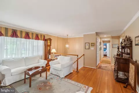 6919 Gillings Rd, Springfield, VA 22152 photo 7