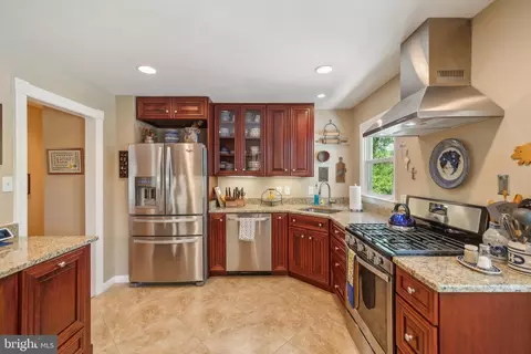 6919 Gillings Rd, Springfield, VA 22152 photo 16