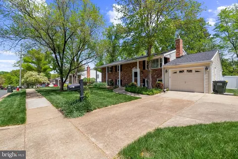 6919 Gillings Rd, Springfield, VA 22152 photo 2