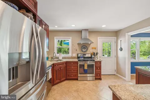 6919 Gillings Rd, Springfield, VA 22152 photo 14