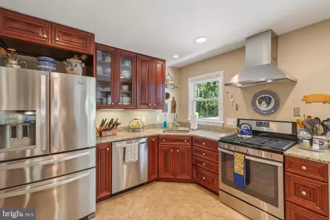 6919 Gillings Rd, Springfield, VA 22152 photo 13