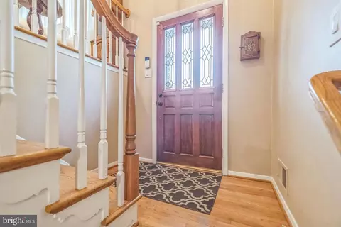 6919 Gillings Rd, Springfield, VA 22152 photo 4