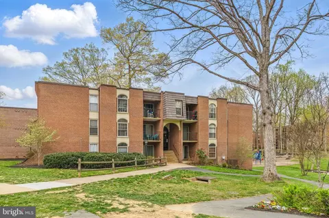 3328 Woodburn Village Dr #23, Annandale, VA 22003