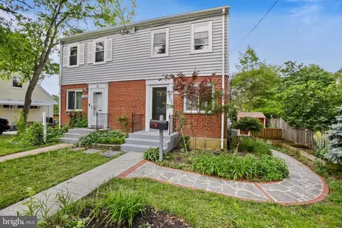 1933 Rollins Dr, Alexandria, VA 22307