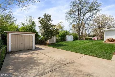 Exterior - 6607 Edsall Rd, Springfield, VA 22151 photo 4 of 6