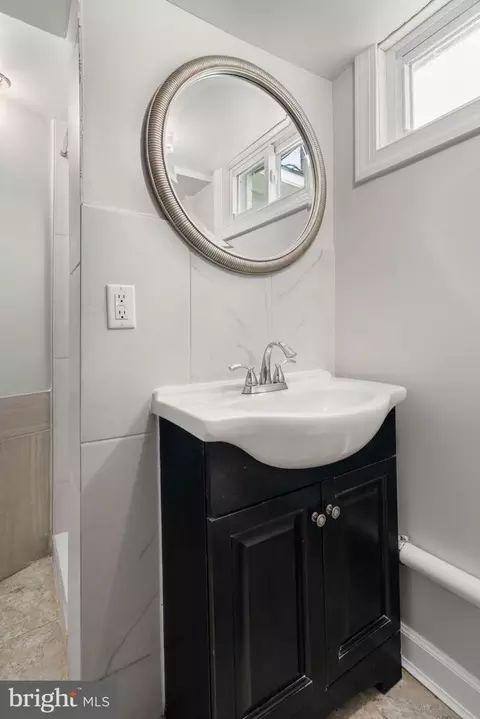 Bath - 6607 Edsall Rd, Springfield, VA 22151 photo 4 of 4