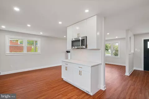 Entry Way - 6607 Edsall Rd, Springfield, VA 22151 photo 4 of 6