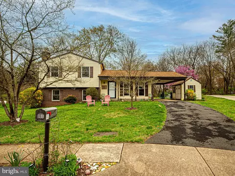 801 Mosby Hollow Dr, Herndon, VA 20170
