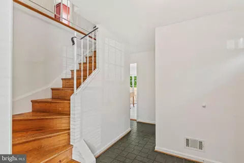 7034 Bradwood Ct, Springfield, VA 22151 photo 5