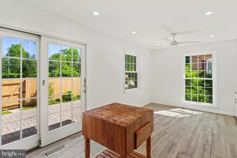 7034 Bradwood Ct, Springfield, VA 22151 photo 10