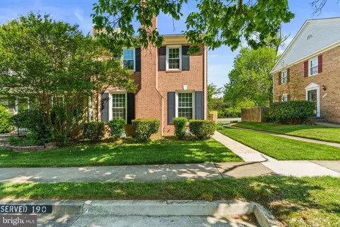 7034 Bradwood Ct, Springfield, VA 22151 photo 2