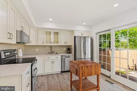 7034 Bradwood Ct, Springfield, VA 22151 photo 9