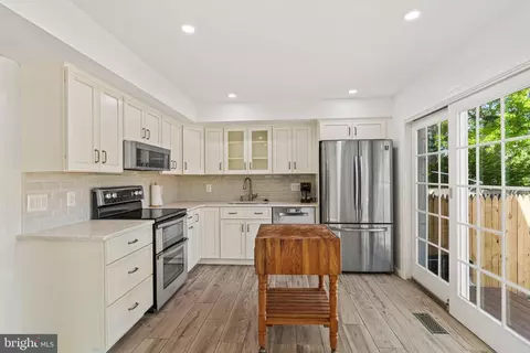 7034 Bradwood Ct, Springfield, VA 22151 photo 7