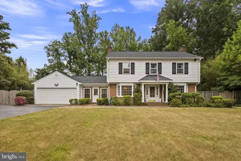4413 Neptune Dr, Alexandria, VA 22309